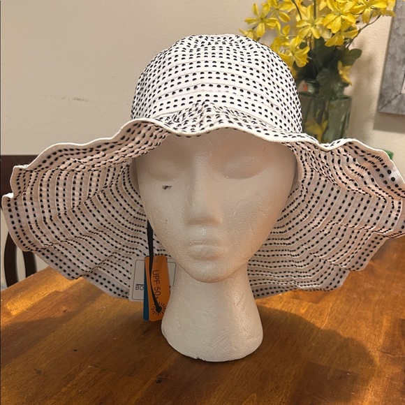 NWT Wallaroo Scrunchie Boardwalk-Style Packable Adj. Sizing Polka Dot Sun Hat